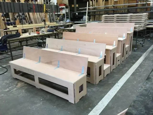 Gradins modulables en contreplaqué robustes pour spectacles et événements culturels